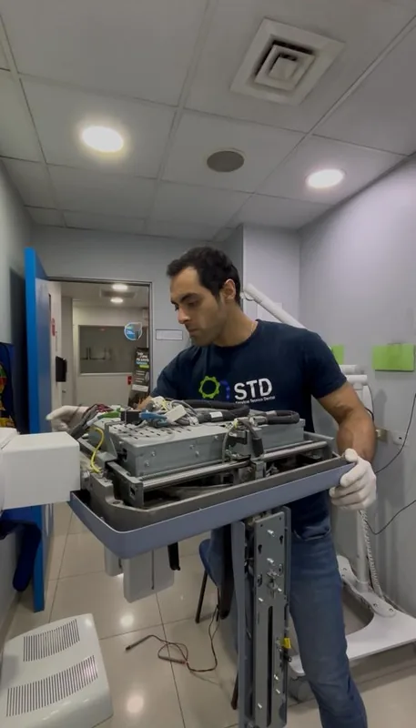 Técnico STD en mantención preventiva de sillón dental